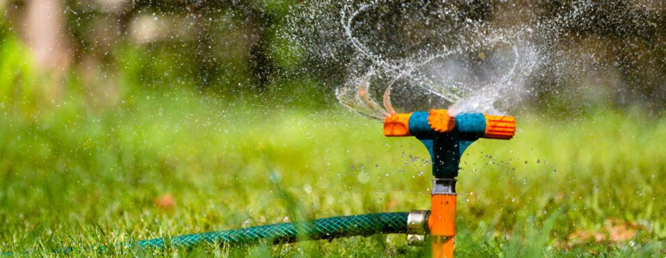 Outdoor lawn sprinkler